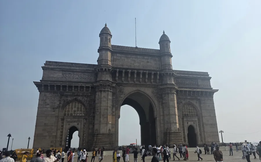 The hustle and bustle of Mumbai is unlike anything I've ever seen. Amidst the chaos, tuk-tuks and scooters, there are so many friendly faces. Definitely worth the visit!
I stayed in Bandra West, at a hostel called Namastey Mumbai Backpackers, and met some amazing people!